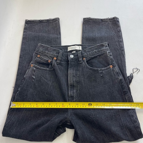 Abercrombie & Fitch Curve Love Ultra High Rise Ankle Straight Jeans - Black. - Picture 4 of 13